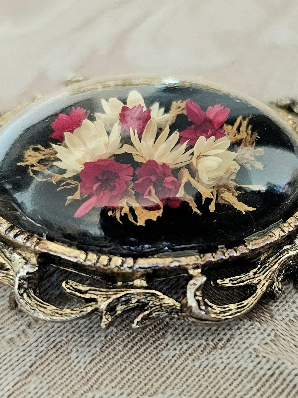 Vintage Floral Resin Cameo Brooch - Cream & Pink Flowers in Gold Frame